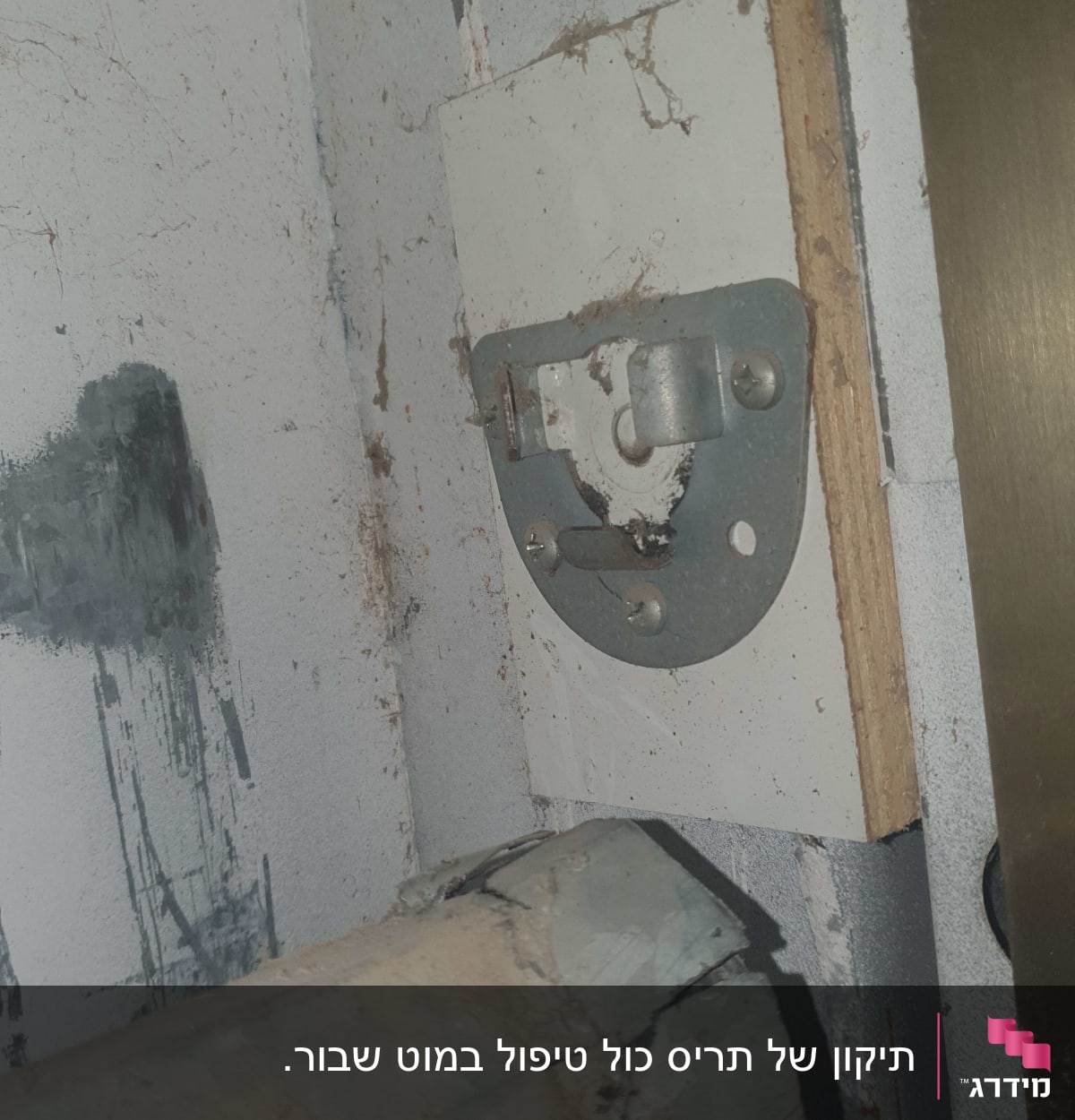 מנגנון מתכת של תריס עם גלגלת וחיבורים